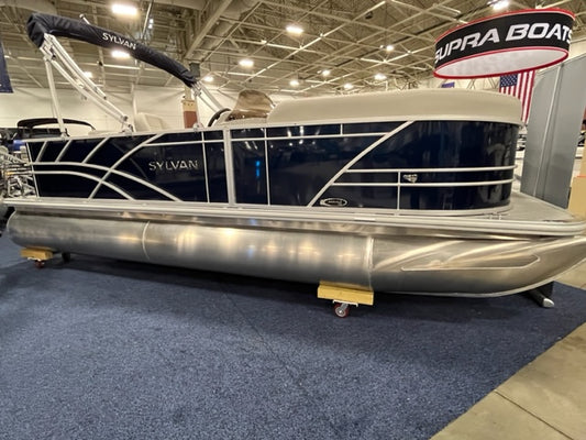 Sylvan 820 Mirage CR at Milwaukee Boat Show