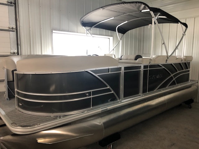 Carbon Sylvan 820 CR at Milwaukee Boat Show